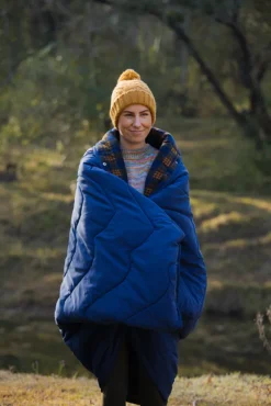 Discount OZtrail Drover’s Roll Blanket